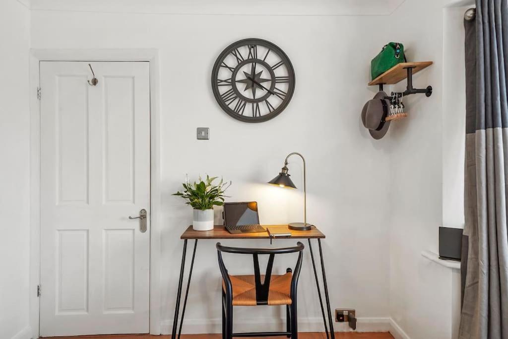 Stylish Maisonette Near The Heath With Free Parking & Wi-Fi Maidstone Buitenkant foto