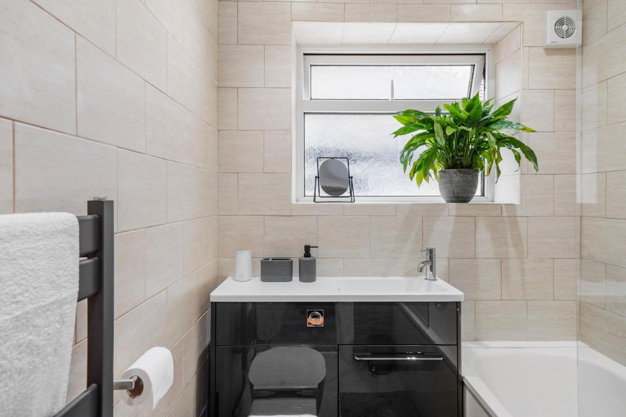 Stylish Maisonette Near The Heath With Free Parking & Wi-Fi Maidstone Buitenkant foto
